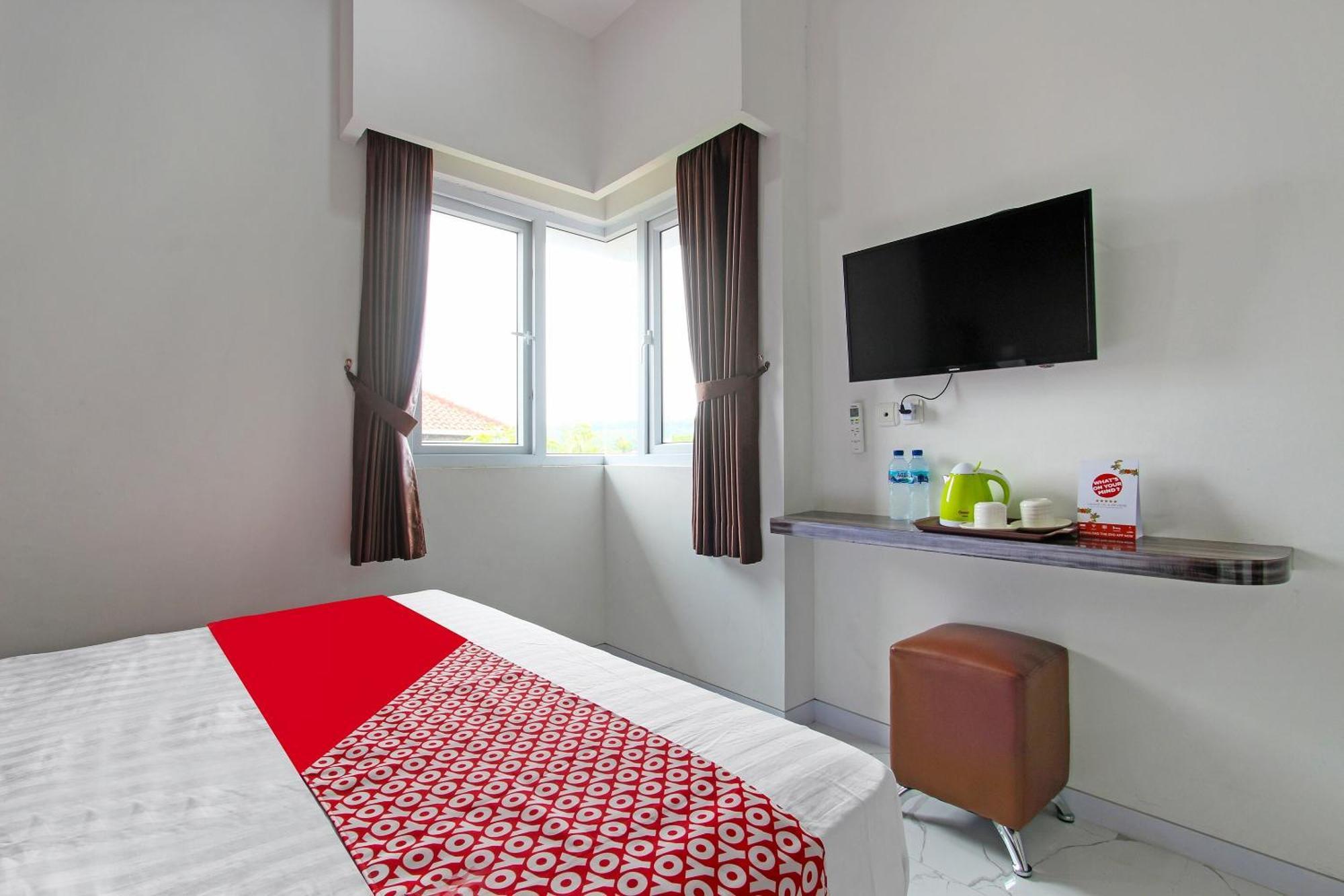Super Oyo Capital O 91665 D'Prof Exclusive Guesthouse Семаранг Екстер'єр фото