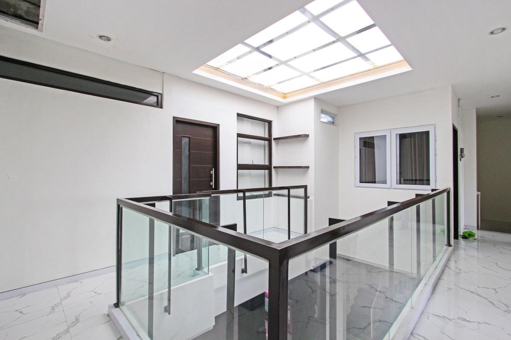Super Oyo Capital O 91665 D'Prof Exclusive Guesthouse Семаранг Екстер'єр фото