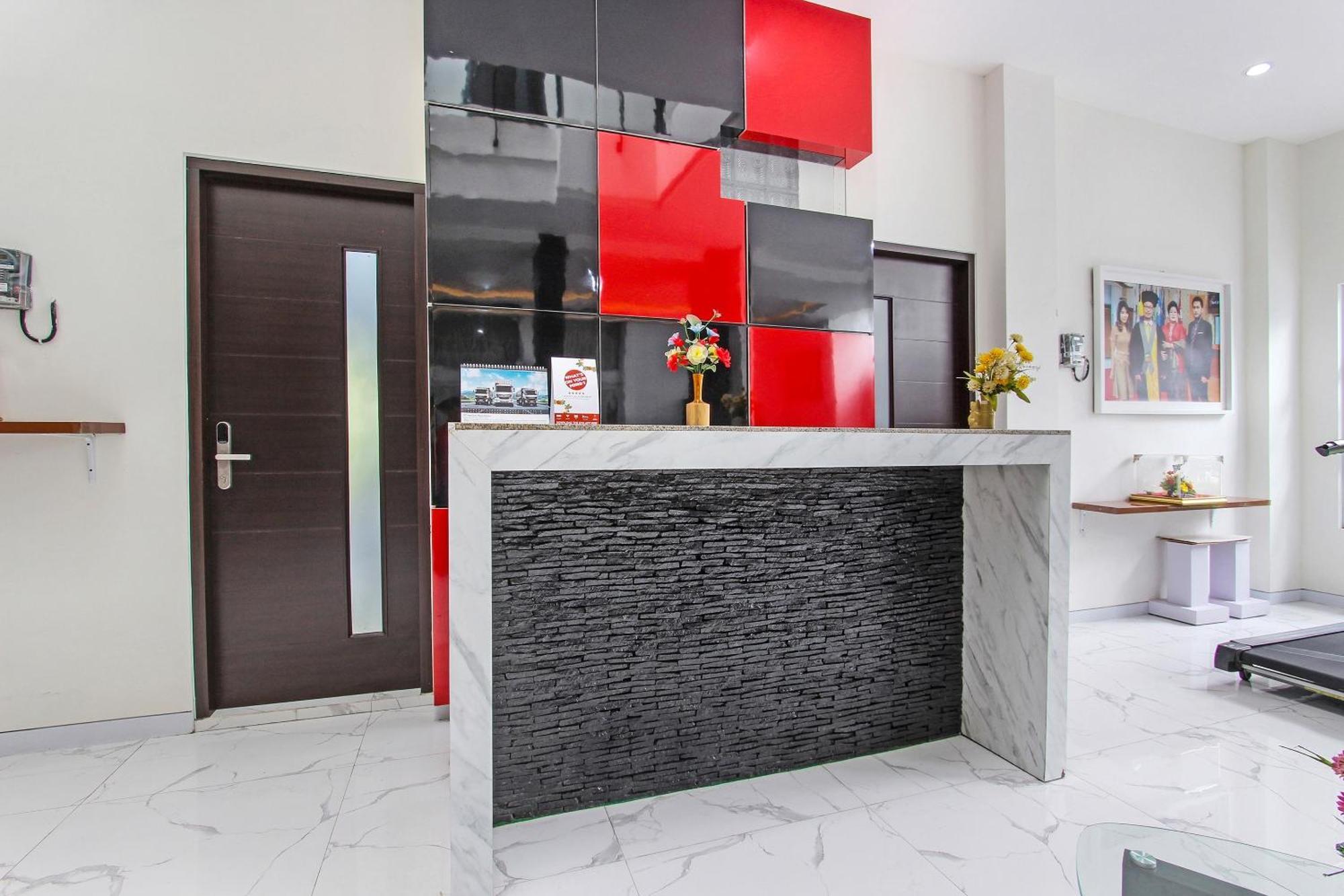 Super Oyo Capital O 91665 D'Prof Exclusive Guesthouse Семаранг Екстер'єр фото
