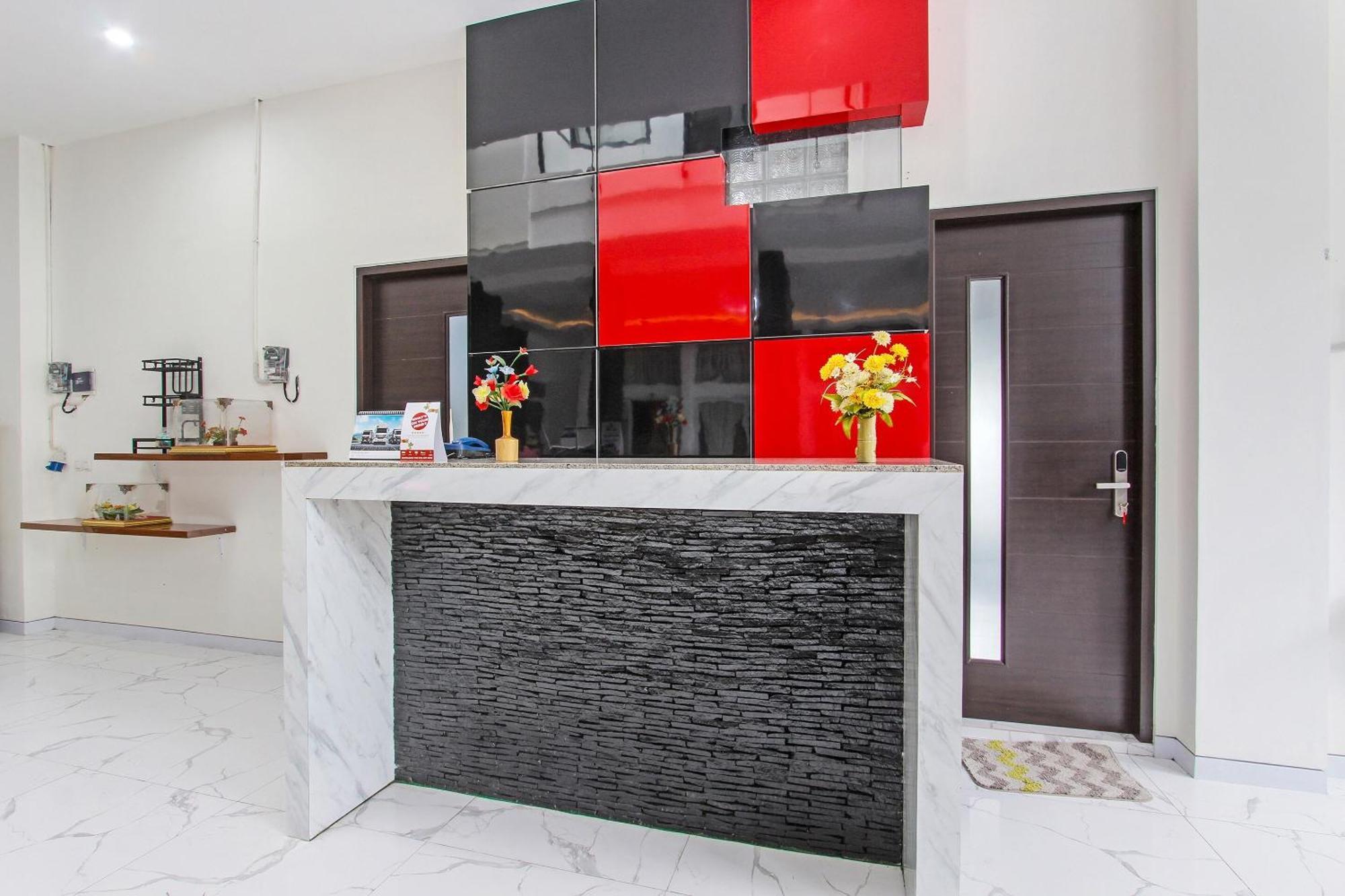 Super Oyo Capital O 91665 D'Prof Exclusive Guesthouse Семаранг Екстер'єр фото